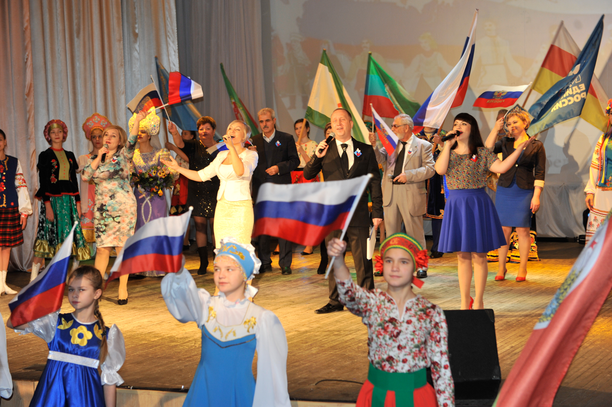 Жители Нефтеюганского района отметили всероссийский праздник – День народного единства 04.11.2015.