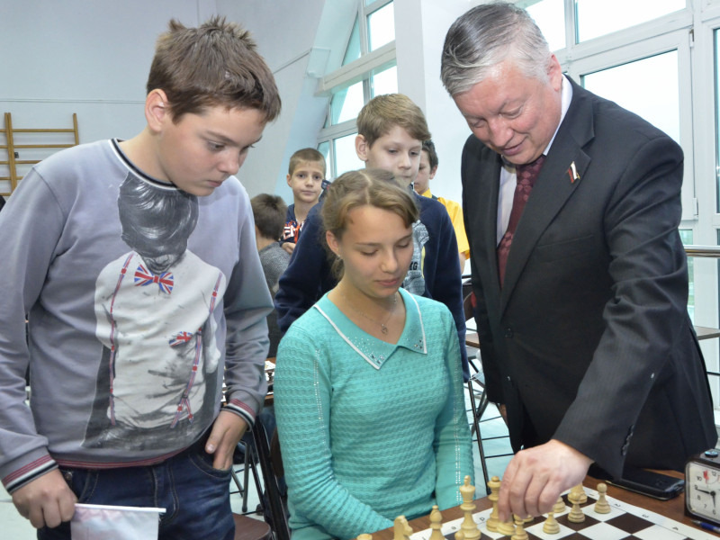 В Пойковском ДСЮШ Нептун состоялось торжественное открытие XVI Международного шахматного турнира имени А. Е. Карпова 28.09.2015.